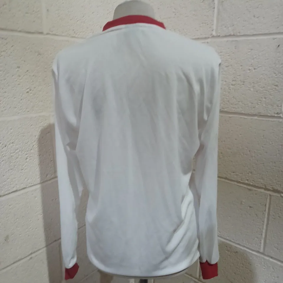 APPROXIMATELY 6 ERREA STYLE FOOTBALL TOP IN VARIOUS SIZES - WHITE AND RED