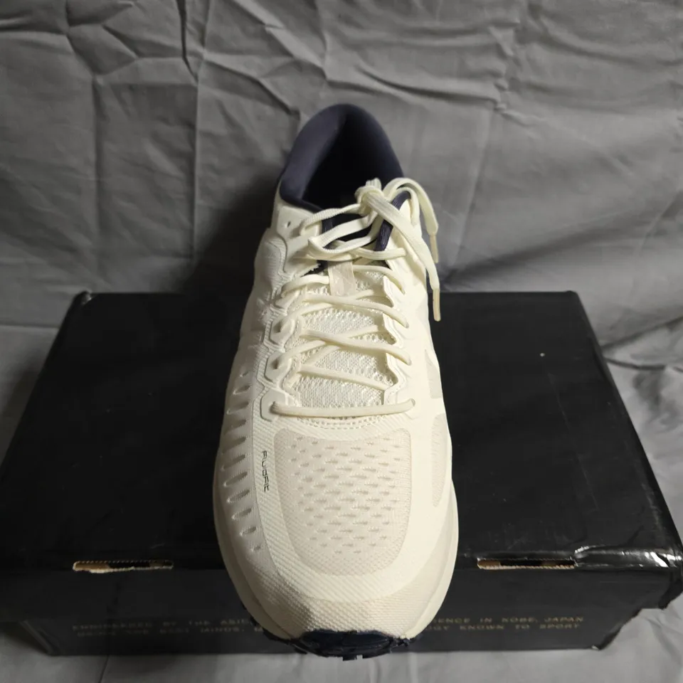 BOXED PAIR OF ASICS METARUN TRAINERS - UK SIZE 9.5
