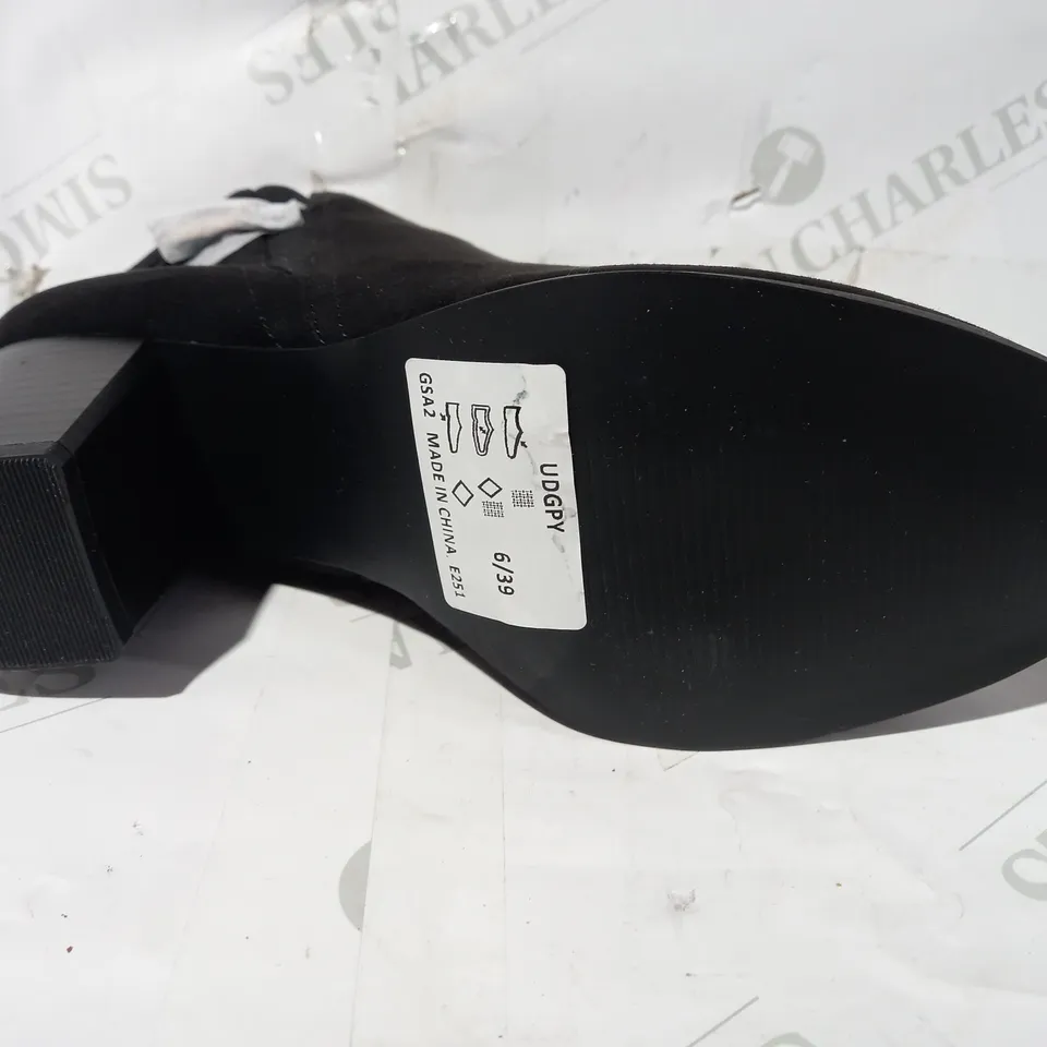 BOXED PAIR OF V BY VERY FAUX SUEDE HEELED ANKLE BOOTS IN BLACK UK SIZE 6
