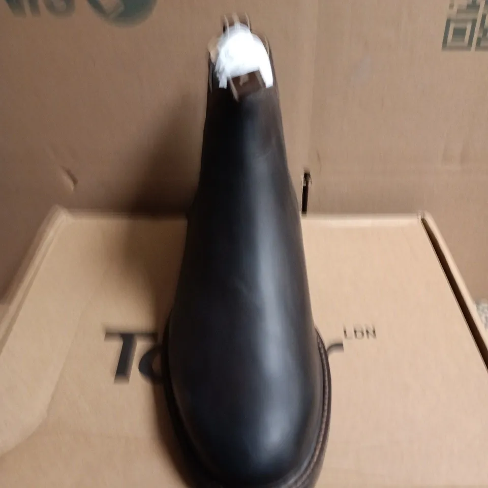 UK 8 HARBOUR MEN'S CHELSEA BOOT – DARK BROWN LEATHER