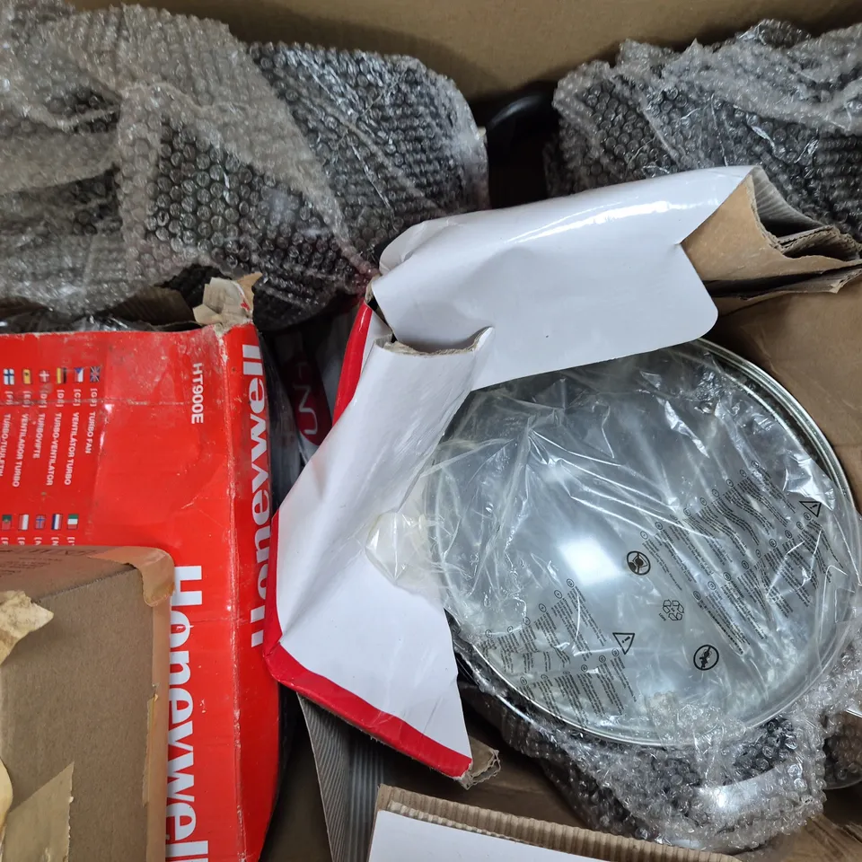 BOX OF APPROXIMATELY 10 ASSORTED HOUSEHOLD ITEMS TO INCLUDE MIRROR TEA LIGHT HOLDER, SILVER GLITTER OIL BURNER, ETC - COLLECTION ONLY