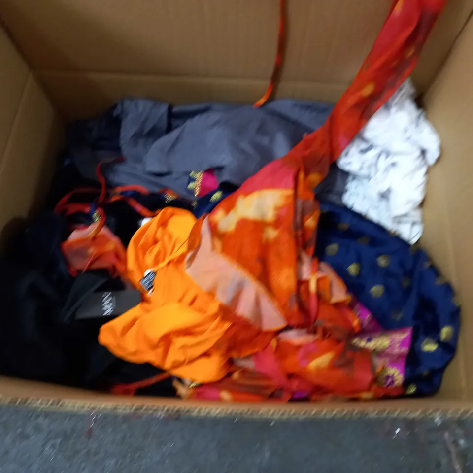 LARGE QUANTITY OF ASSORTED CLOTHING ITEMS TO INCLUDE NEXT, ZARA AND DIVIDED