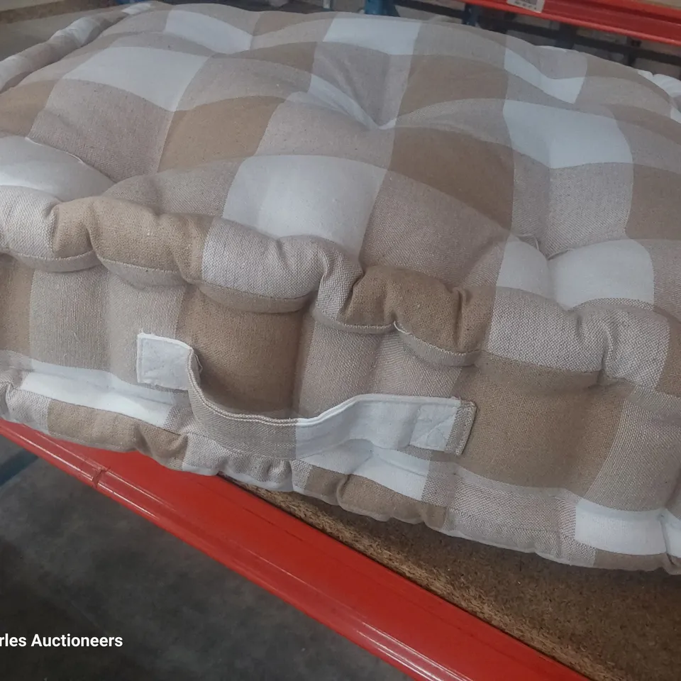 SEAT CUSHION