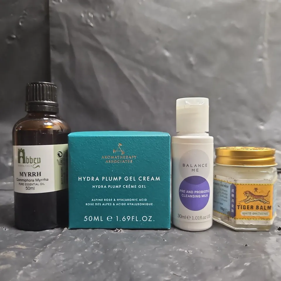 APPROXIMATELY 10 ASSORTED COSMETIC ITEMS TO INCLUDE TIGER BALM, ABBEY, AROMATHERAPY ASSOCIATES, ETC - COLLECTION ONLY