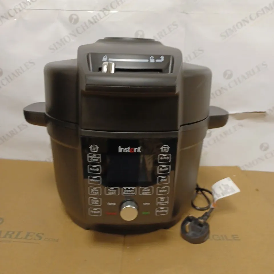 INSTANT POT DUO CRISP WITH ULTIMATE LID MULTI-COOKER AND AIR FRYER 