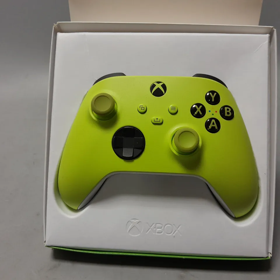 BOXED XBOX CONTROLLER IN ELECTRIC VOLT (1914)
