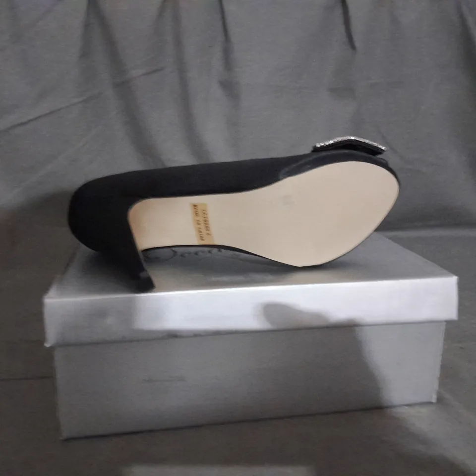 APPROXIMATELY 12 BOXED PAIR OF CASANDRA HEELED OPEN TOE SHOES IN BLACK VARIOUS SIZES TO INCLUDE SIZE 6