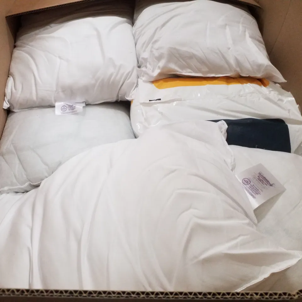 PALLET CONTAINING ASSORTED BEDDING INCLUDING PILLOWS
