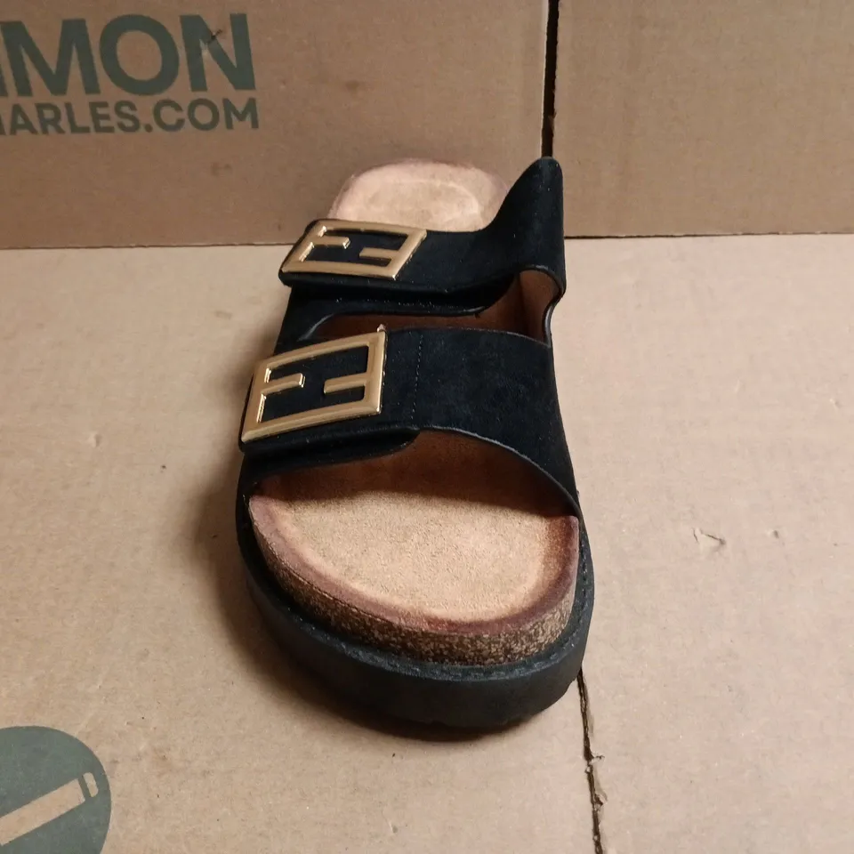 BOXED PAIR OF UNBRANDED PLATFORM OPEN TOE SANDALS IN BLACK SIZE EU 41