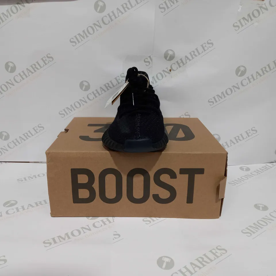 YEEZY BOOST 350 V2 IN BLACK - UK 5