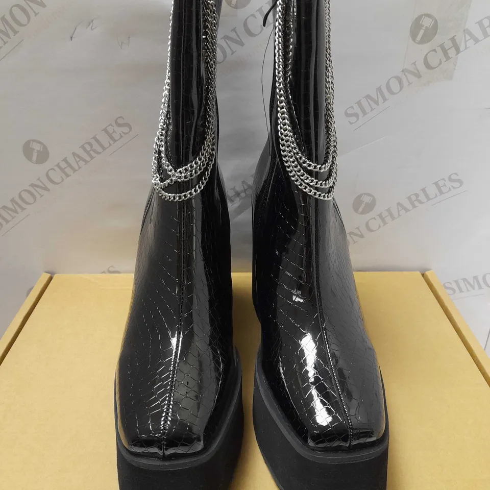 KOI ARNOR HEELED CROC CHAIN BLACK BOOTS - SIZE 7