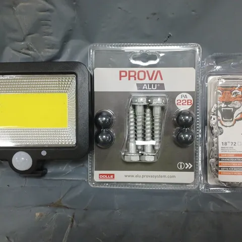 APPROXIMATELY 10 ASSORTED HOUSEHOLD ITEMS TO INCLUDE SAW CHAIN, SCREW SET, OUTDOOR LIGHT, ETC