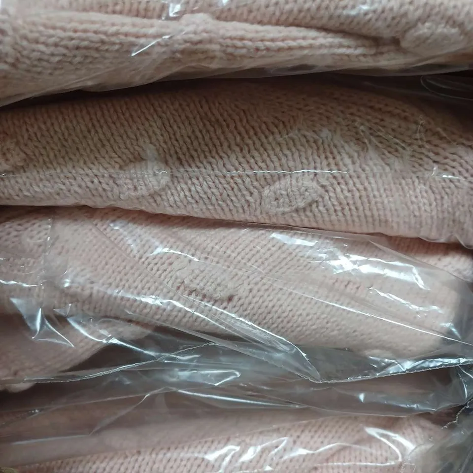 BOX OF APPROX 50 ASSORTED BRAND NEW CLOTHING ITEMS IN VARIOUS SIZES TO INCLUDE - CASUAL TRENCH COATS & CURVE KNOBBLY CARDI 