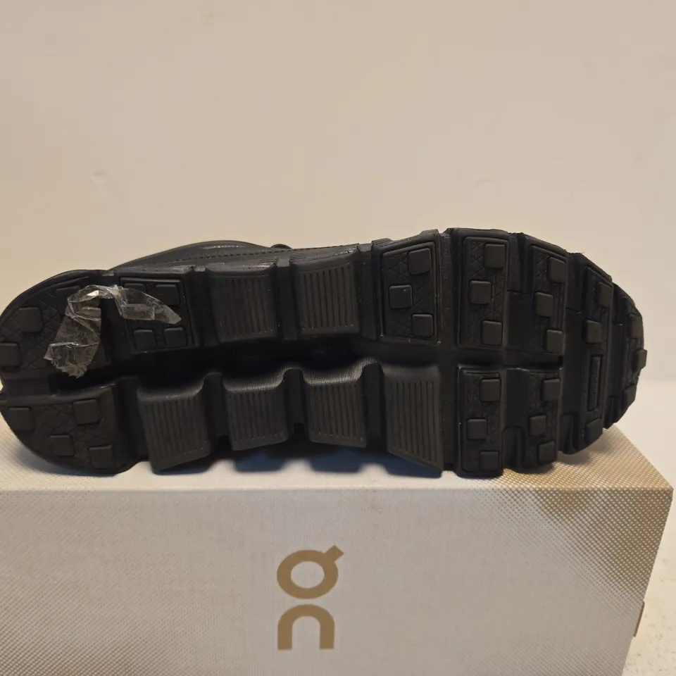 BOXED PAIR OF ON RUNNING CLOUD 6 GEO WP SHOES – UK 7.5 - WOMENS 