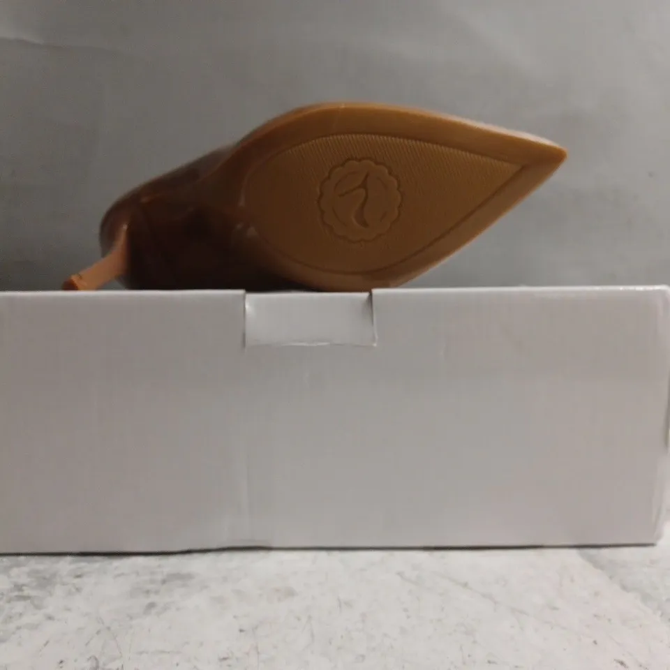 BOXED PAIR OF WHERE'S THAT FROM POINTED TOE STILETTO HEEL SHOES IN TAN SIZE UK 6