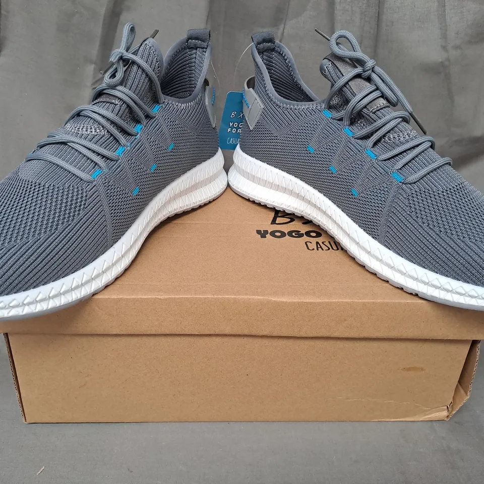 BOXED PAIR OF BXT YOGO FOAM CASUALS KNIT SHOES IN GREY SIZE 11