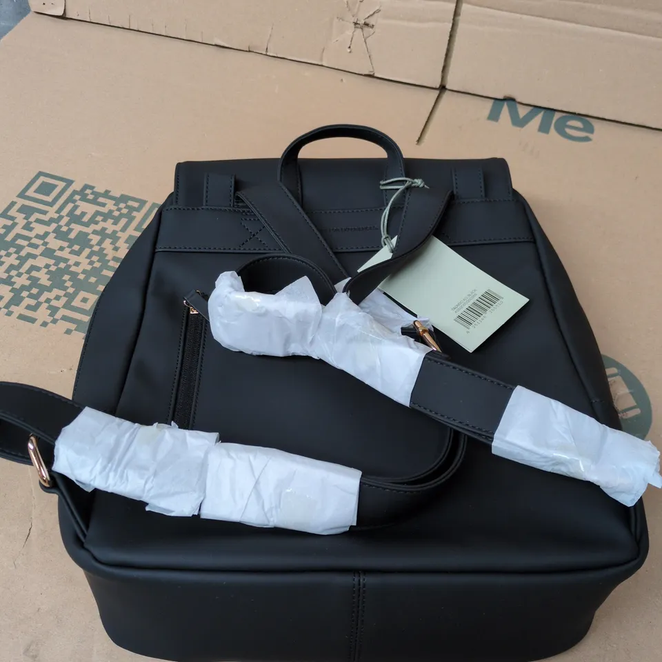 KAPTEN & SON TROMSO ALL BLACK BACKPACK