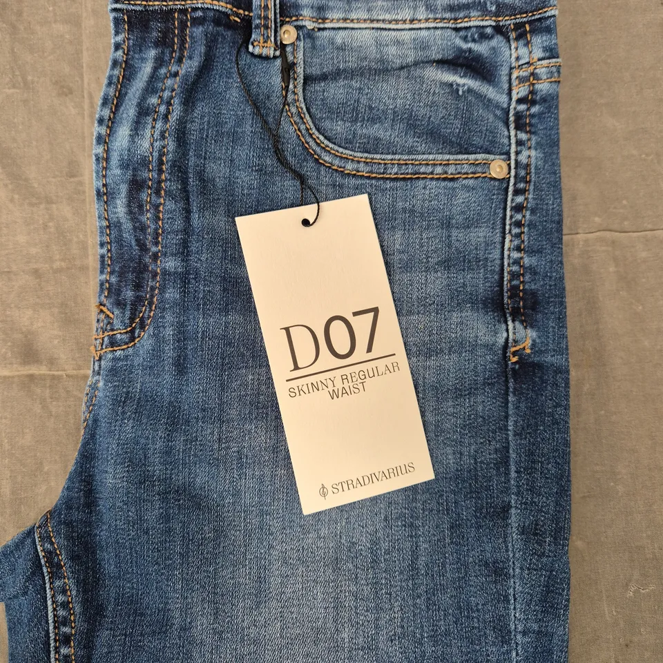 STRADIVARIUS D07 SKINNY REGULAR WAIST JEANS IN BLUE SIZE UK 10