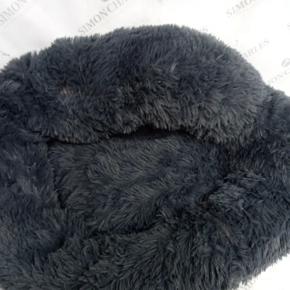 GREY ROUND PET BED