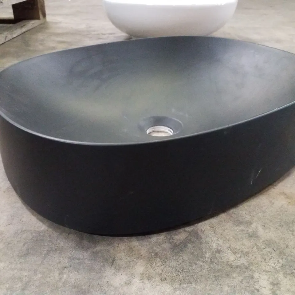 BRAND NEW ROUNDED COUNTERTOP BASIN - 470×370×110MM