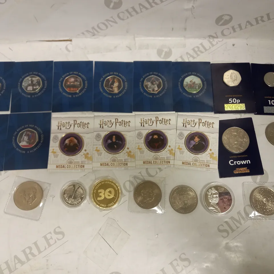 LOT OF APPROXIMATELY 25 COLLECTIBLE COINS & TOKENS