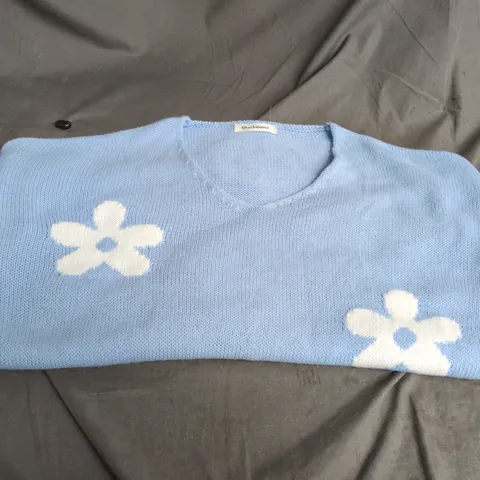 KIT AND KABOODAL WOMEN'S BLUE KNIT JUMPER WITH WHITE FLOWER MOTIFS - SIZE UNSPECIFIED 