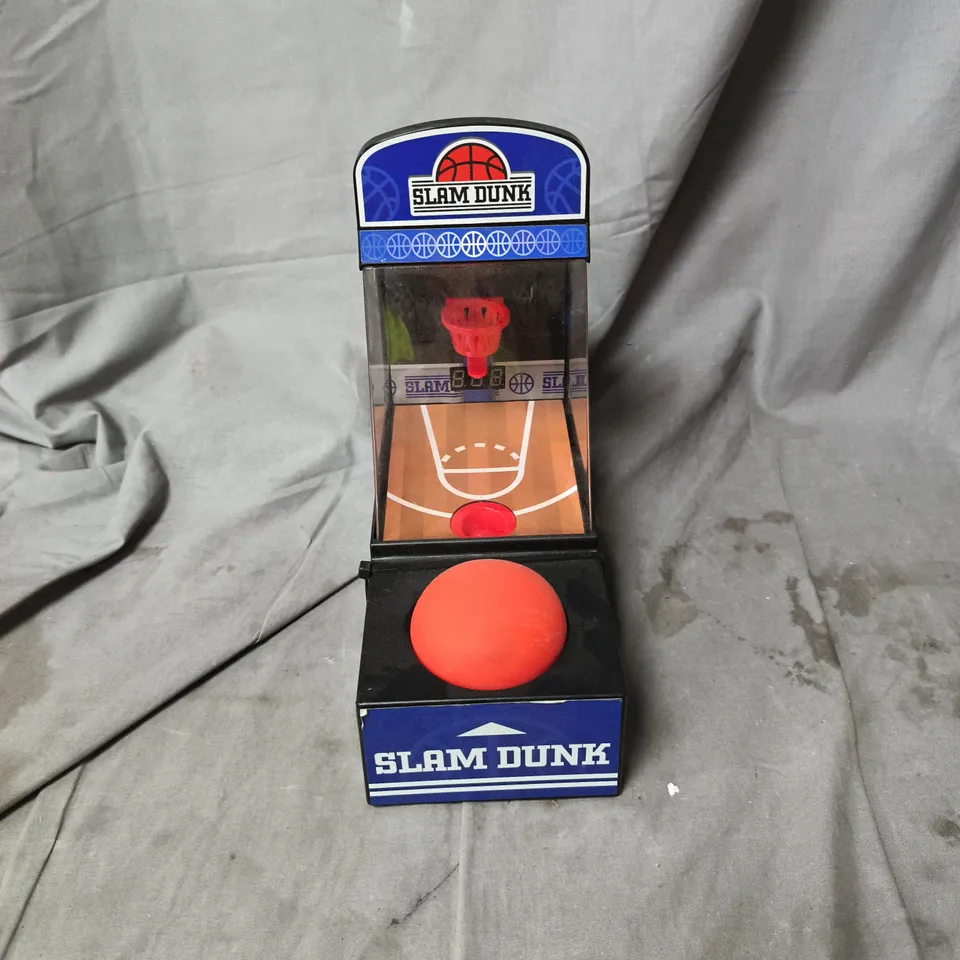 SLAM DUNK KIDS BASTKETBALL TOY. POWERS ON