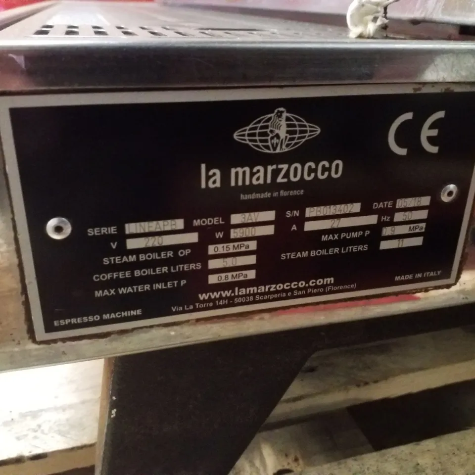 LA MARZOCCO LINEA PB AV 3 GROUP COFFEE MACHINE