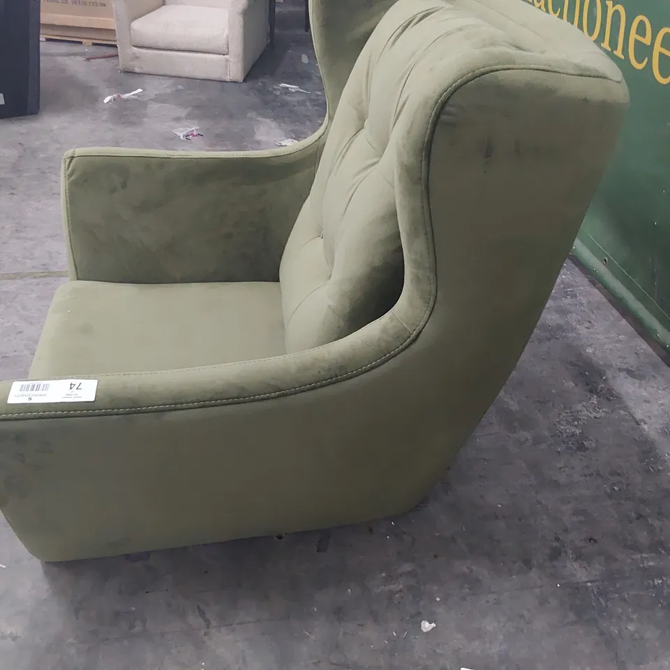 DESIGNER RETRO STYLE BUTTONED WINGED BACK CHAIR GREEN VELVET 