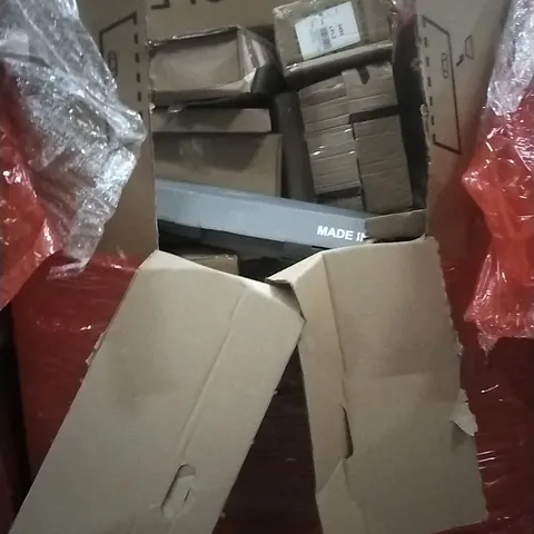 PALLET OF HOUSEHOLD ITEMS TO INCLUDE SINGLE DUVET,FLOOD LIGHTS,CHRISTMAS TREE, SHOWER FAUCET AND OTHER ASSORTED ITEMS...