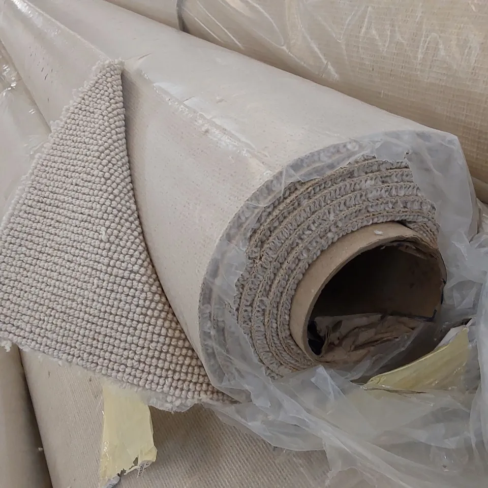 ROLL OF QUALITY EC HEARTLAND STANKLYN CARPET // SIZE: APPROX 5 X 3.45m