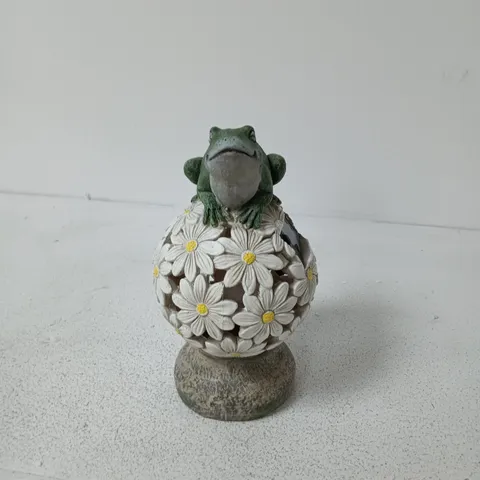 SOLAR LIGHT CERAMIC FROG FIGURINE PERCHED ON A DAISY-BALL PEDESTAL