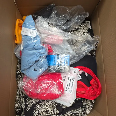 APPROXIMATELY 30 ASSORTED CLOTHING ITEMS IN VARIOUS SIZES, STYLES & COLOURS - COLLECTION ONLY