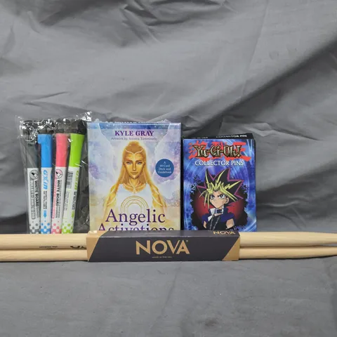 APPROXIMATELY 10 ASSORTED TOYS AND GAMES TO INCLUDE YU-GI-OH COLLECTOR PIN, NOVA DRUMSTICKS, ETC