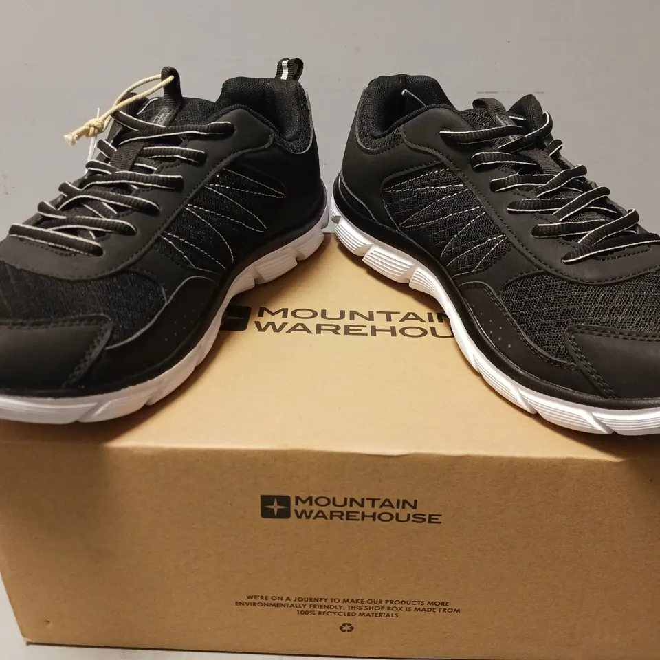 BOXED PAIR OF MOUNTAIN WAREHOUSE CRUISE MEN'S RUNNING SHOES IN BLACK UK SIZE 8