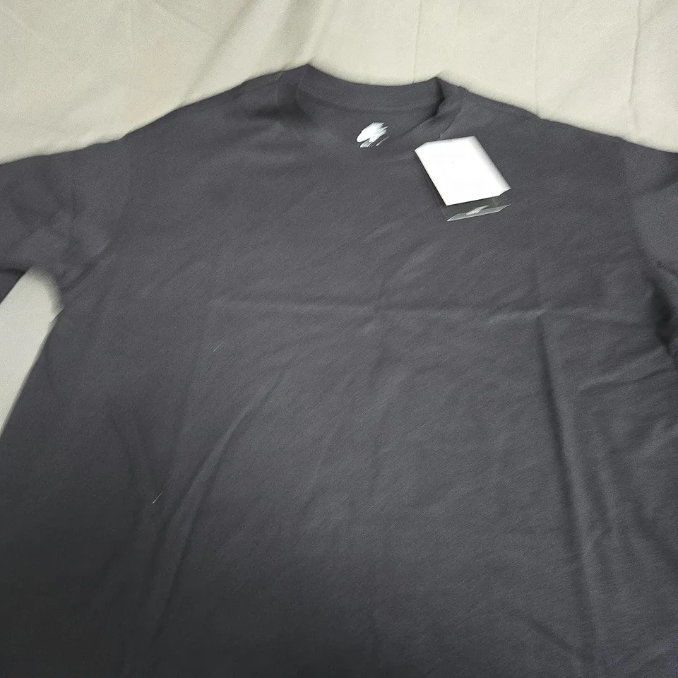 NIKE SB CASUAL T-SHIRT IN BLACK SIZE M