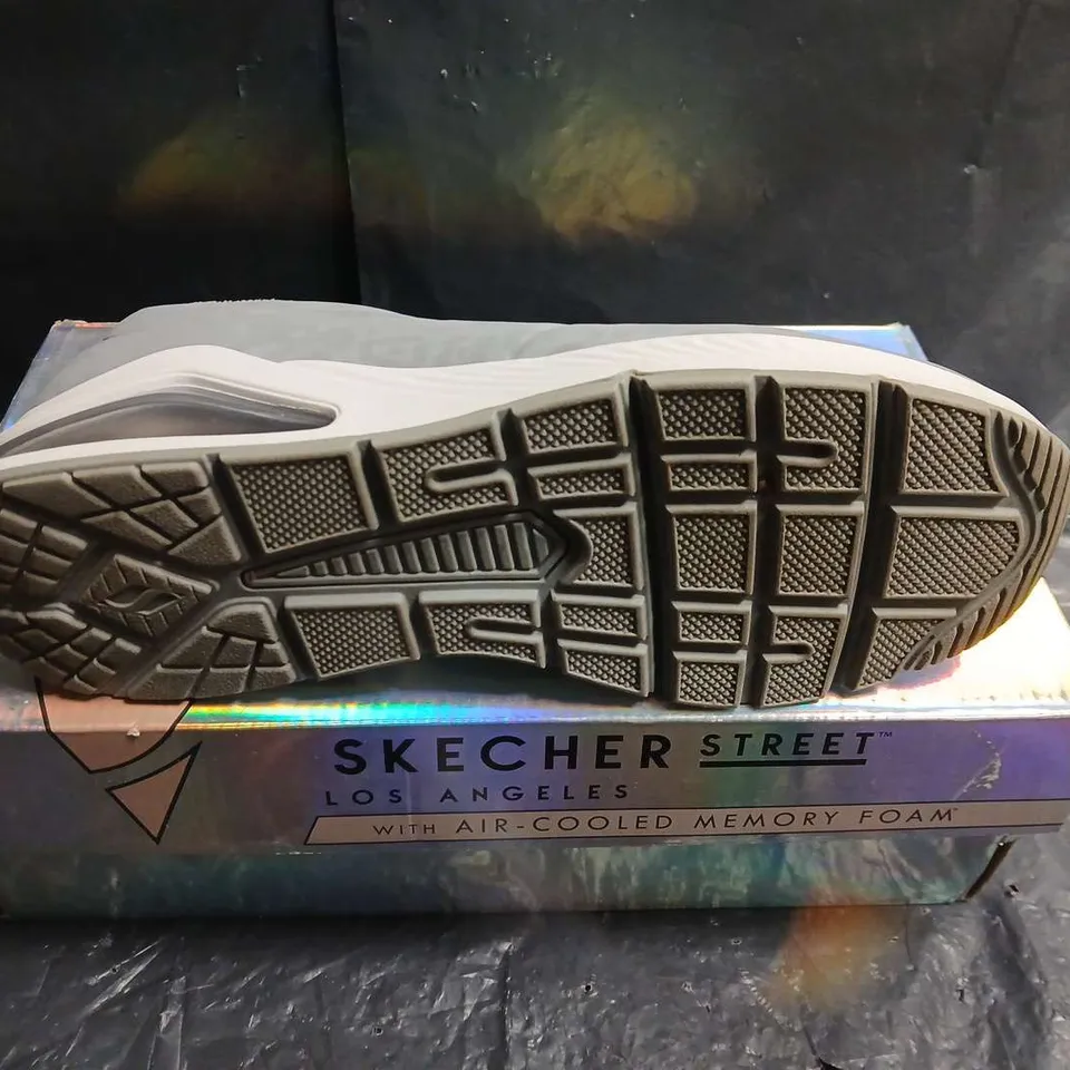 BOXED PAIR OF SKECHERS STREET UNO 2 AIR AROUND YOU WOMEN'S SHOES – UK 6.5