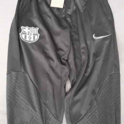 NIKE BARCELONA TRAINING JOGGERS IN BLACK SIZE MEDIUM