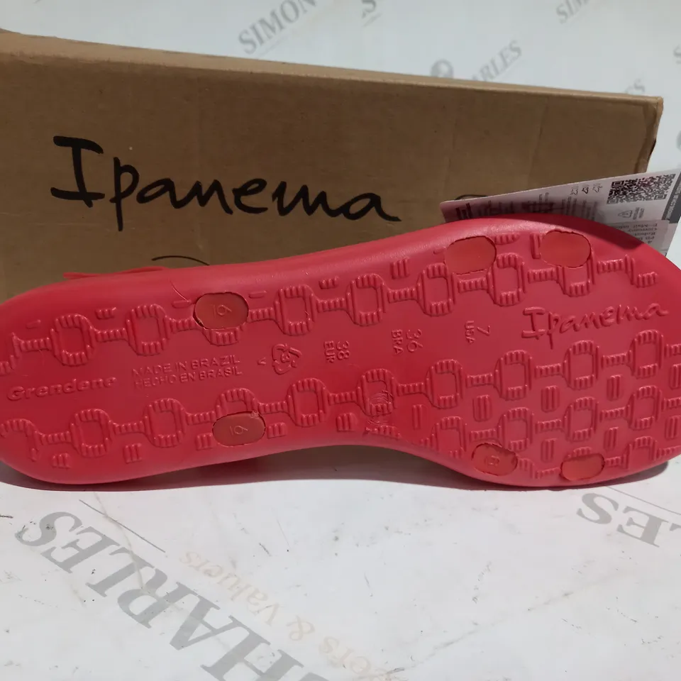 BOXED IPANEMA RED SANDAL SHOES - SIZE 5