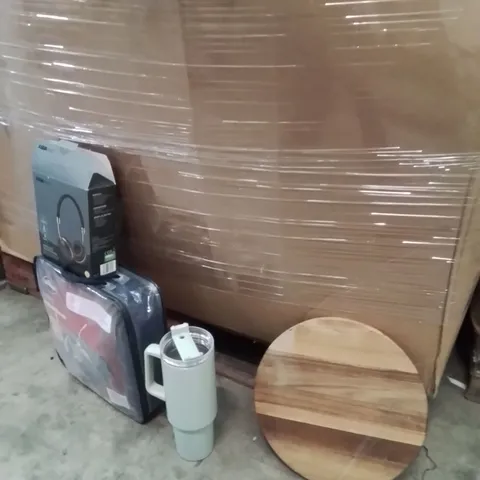 PALLET OF ASSORTED HOUSEHOLD GOODS AND PRODUCTS TO INCLUDE;CHOPPING BOARD,FLASK,HEATED BLANKET,HEADPHONES 