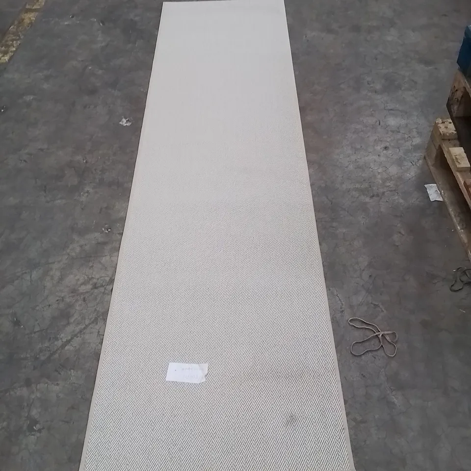 QUALITY DESIGNER AREA RUG - APPROXIMATELY 240X60CM