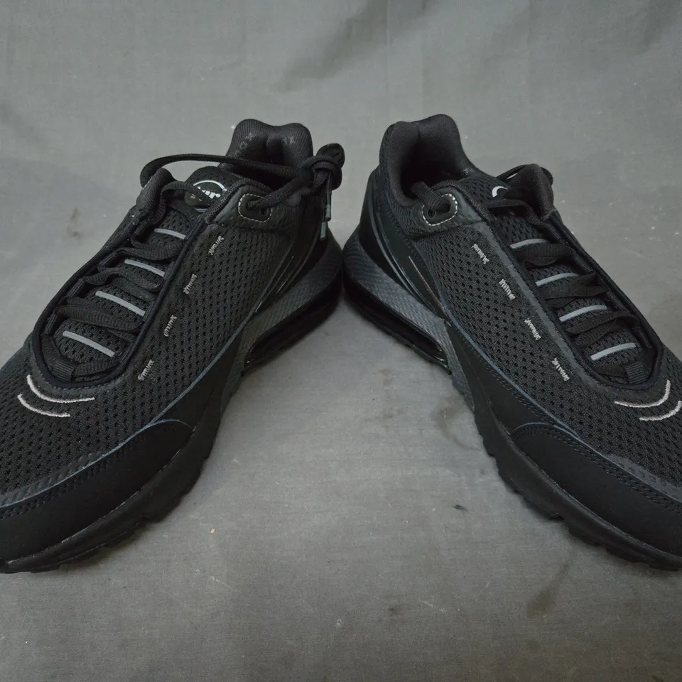 BOXED PAIR OF NIKE AIR MAX PULSE SHOES IN BLACK UK SIZE 8