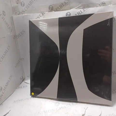 THE ART GROUP SHAPED CANVAS