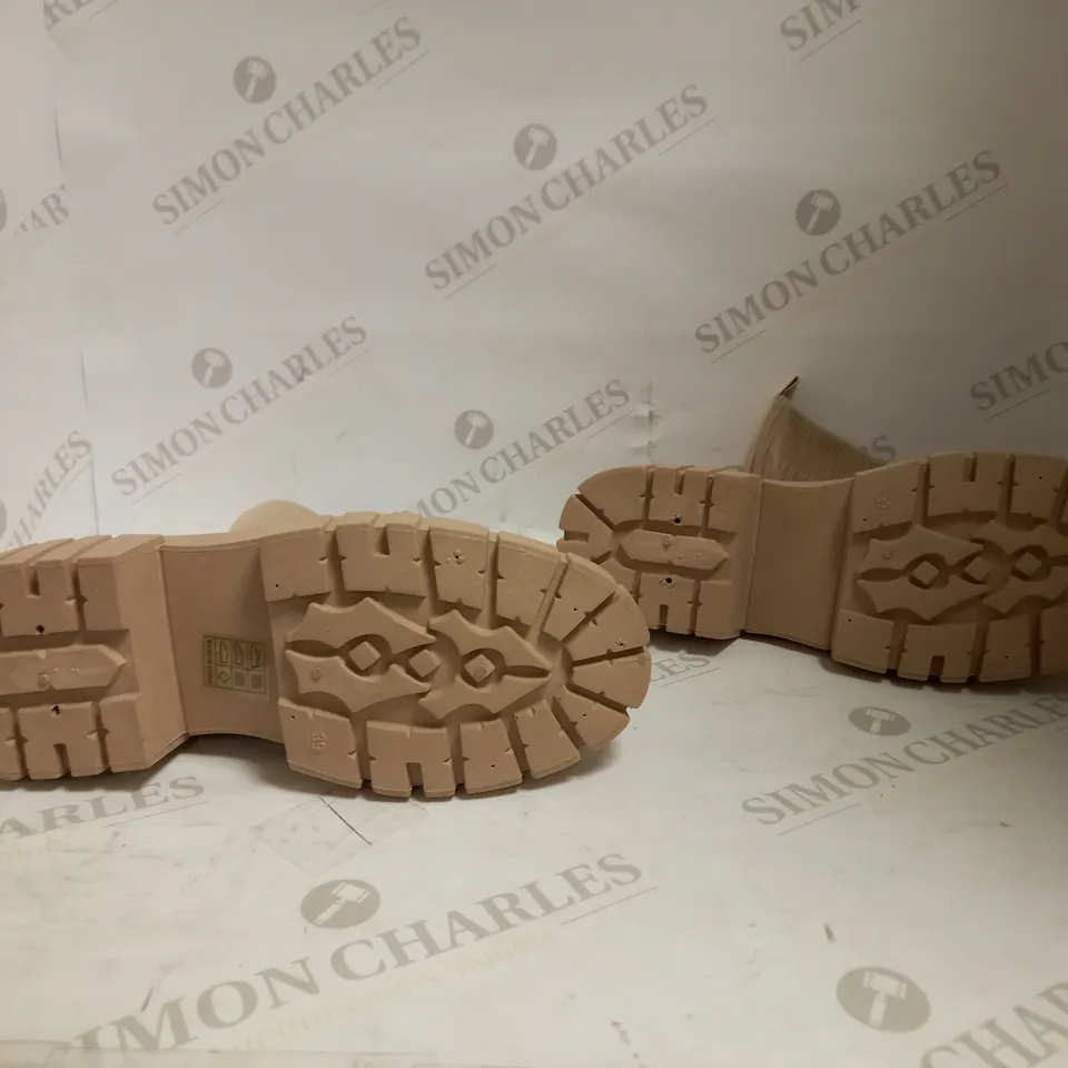 INSPIRE LONDON PINK SIZE 39 HIGH SOCK BOOTS 