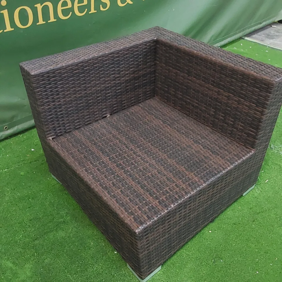 DESIGNER CHOCOLATE MIX RATTAN GARDEN/PATIO CORNER SOFA PIECE