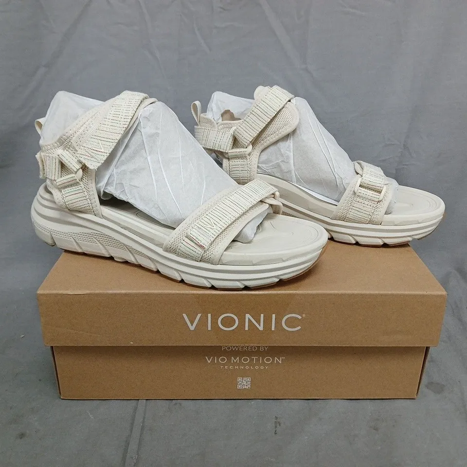 BOXED PAIR OF VIONIC WALK MAX SANDALS IN CREAM SIZE 6