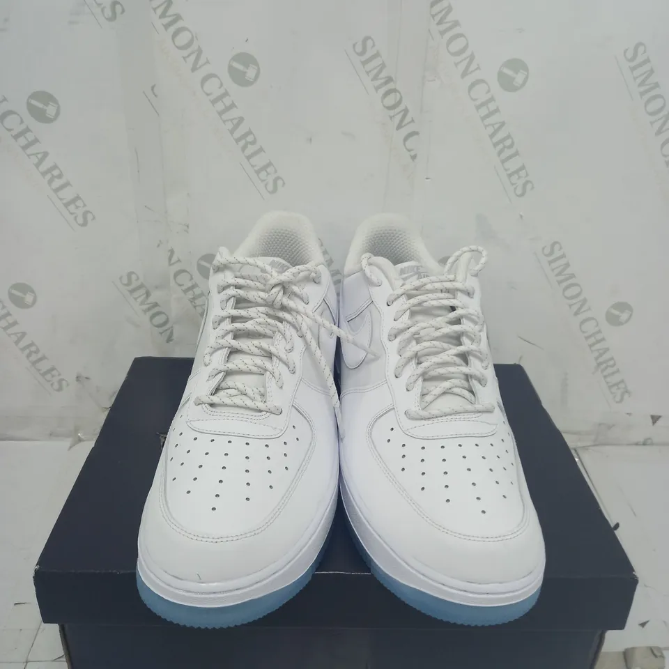 BOXED PAIR NIKE AIR FORCE 1 '07 SIZE 10.5 