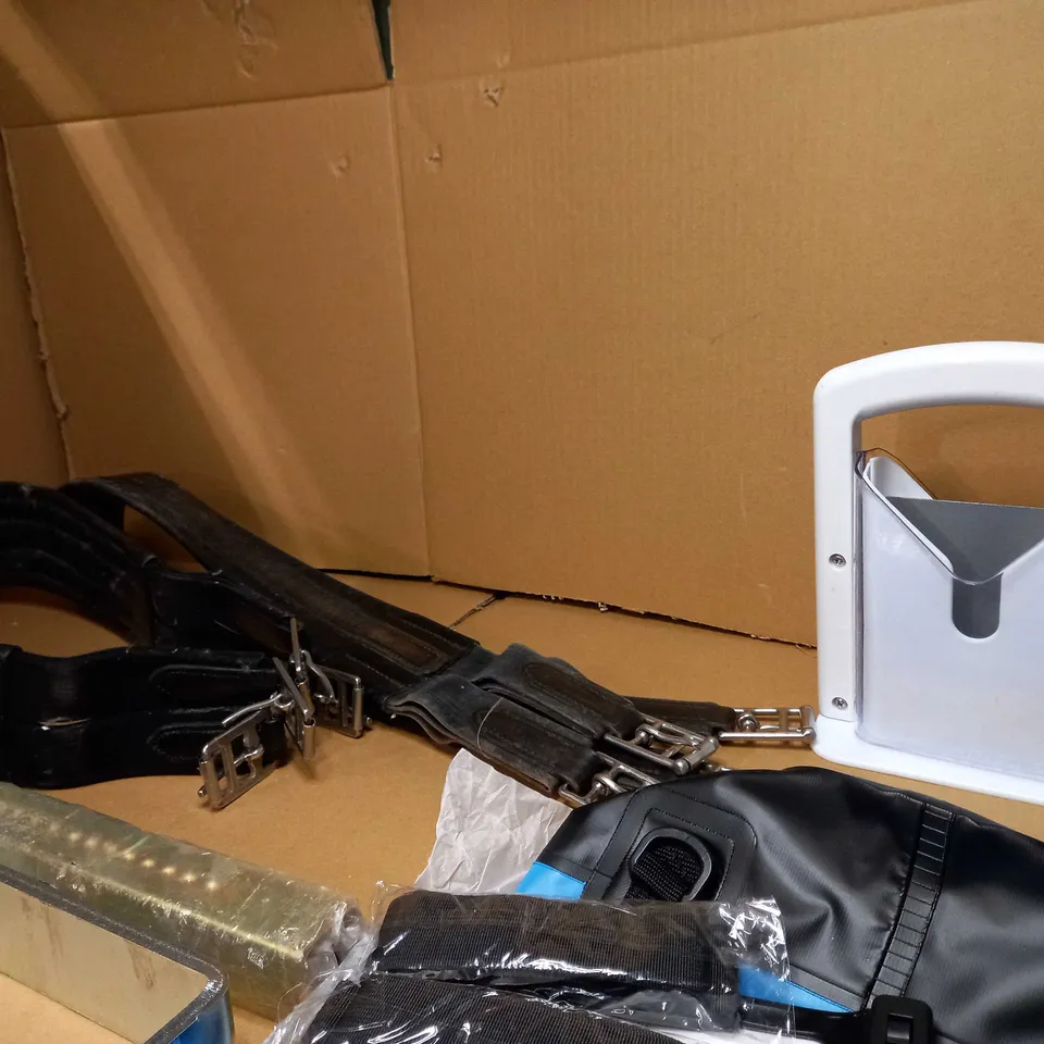 LARGE BOX OF APPROXIMATELY 20 ASSORTED HOUSEHOLD ITEMS TO INCLUDE: ASSORTED BOXED ITEMS, WEIGHT LIFTING BELT