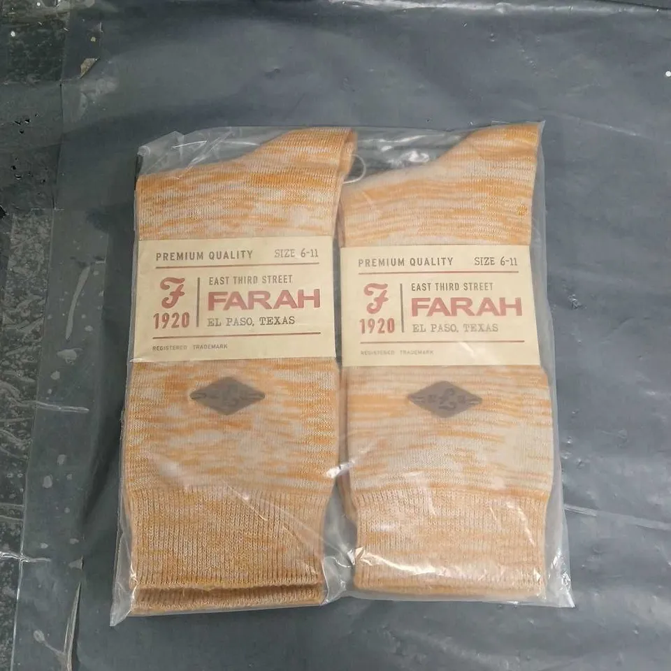 APPROXIMATELY 70 PACKS OF FARAH ORANGE/GREY PATTERNED SOCKS UK 6-11