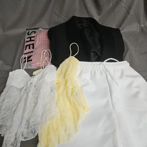 BOX OF APPROXIMATELY 20 ASSORTED CLOTHING ITEMS TO INCLUDE TOPS, BLAZER, SHORTS, ETC